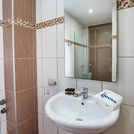 Ioanna's House Aparthotel