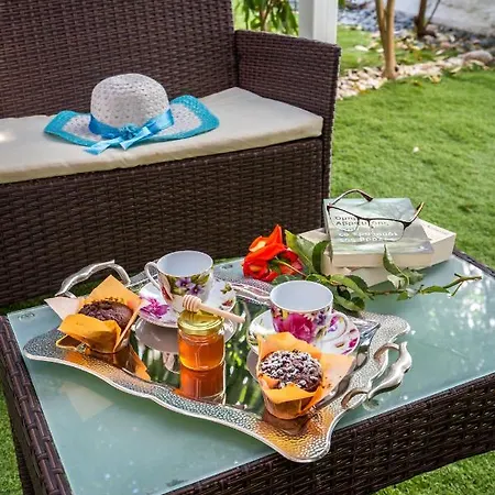 Ioanna's House Aparthotel 3*