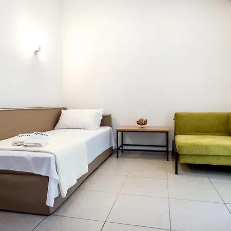 Ioanna's House Aparthotel