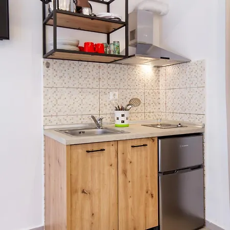 Ioanna's House Aparthotel 3*