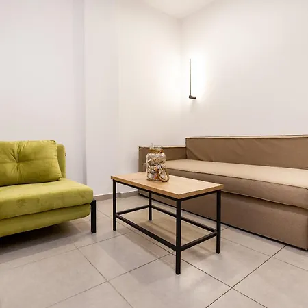 Ioanna's House Aparthotel 3*