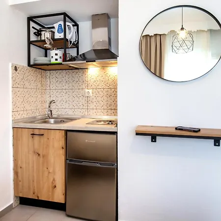 Ioanna's House Aparthotel 3*