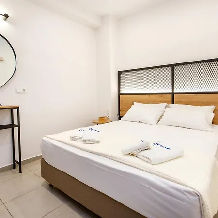 Ioanna's House Aparthotel 3*