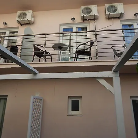 Ioanna's House Aparthotel