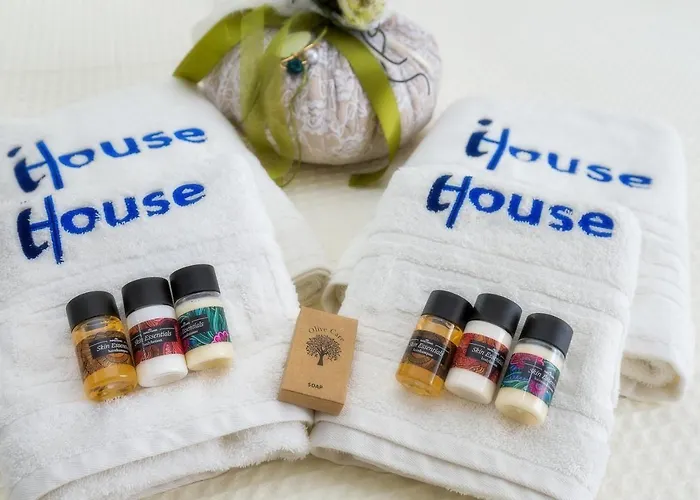 Ioanna's House Aparthotel 3*