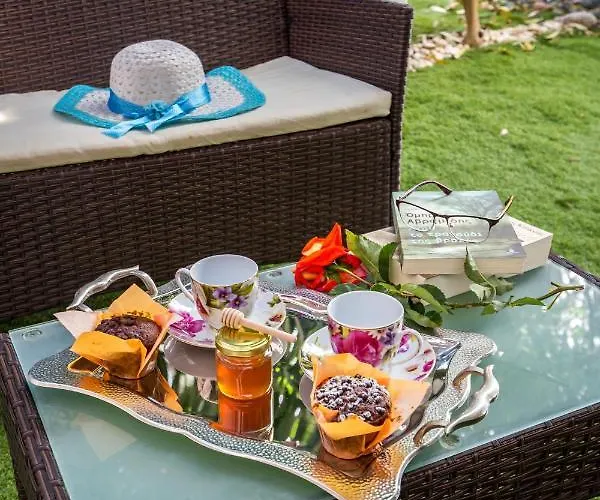 Ioanna's House Aparthotel 3*