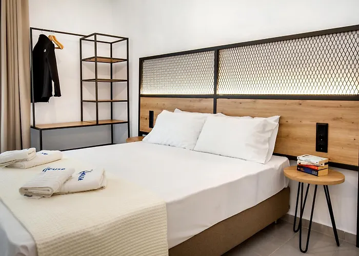 Ioanna's House Aparthotel